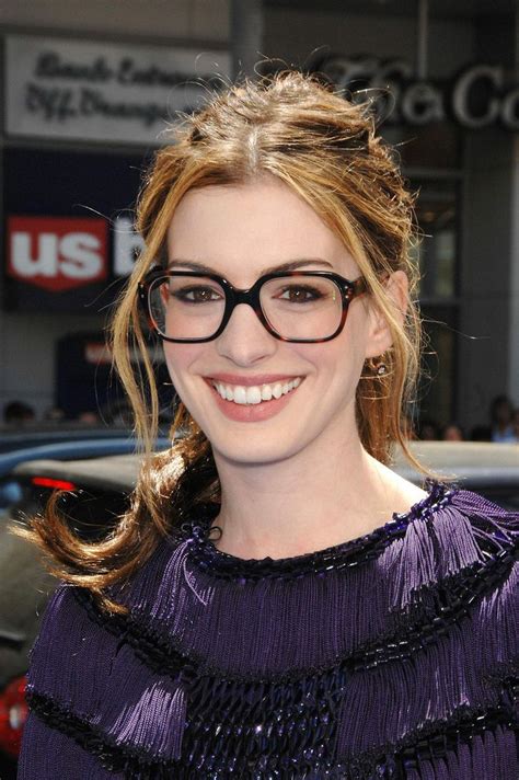 does anne hathaway wear glasses